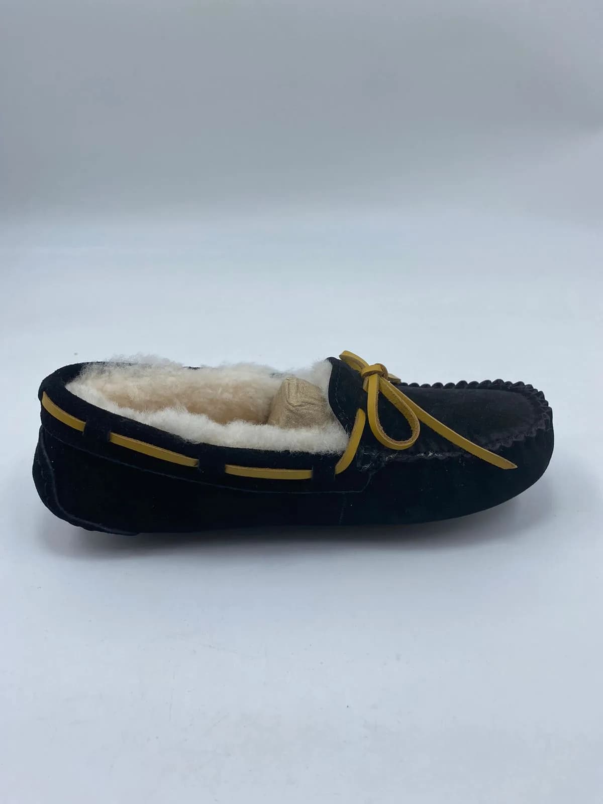 Ugg Women's Dakota — Black